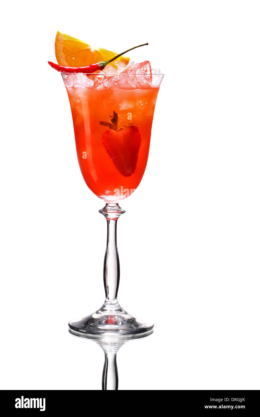 Rote Erdbeere cocktail in ein Champagnerglas Stockfoto