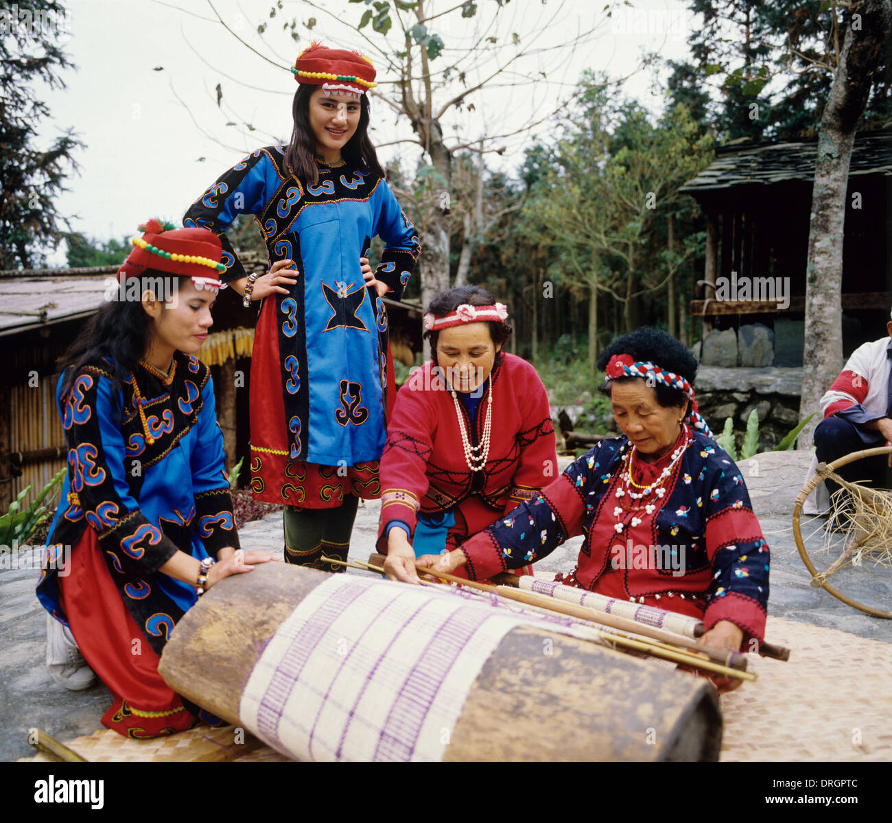 Taiwan. Stammes-Prinzessinnen an Toroko Schlucht. Stockfoto
