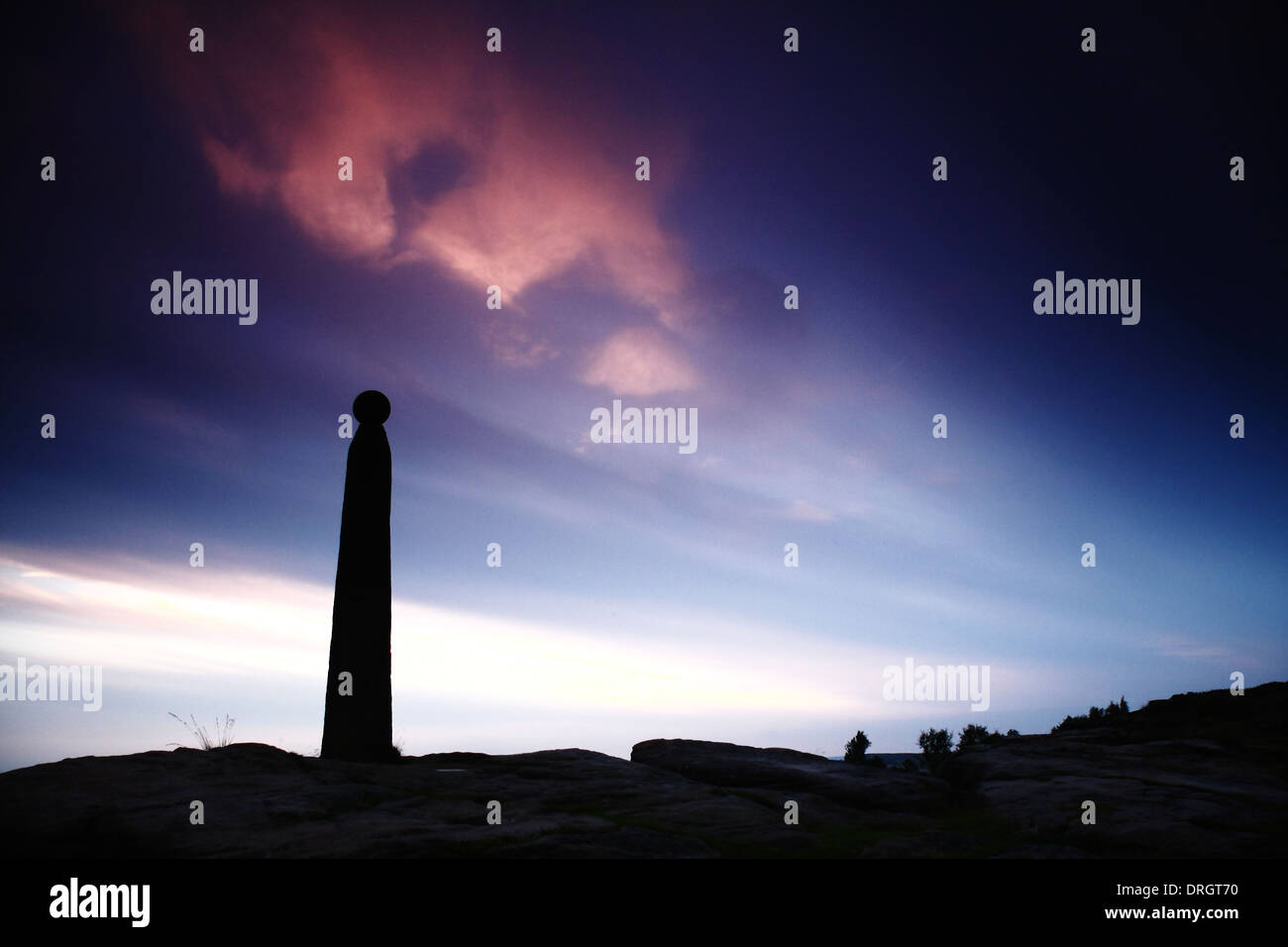 Sonnenuntergang über Nelsons Denkmal, Gritstone auf Brichen Rand, Peak District National Park, Derbyshire, England, UK Stockfoto