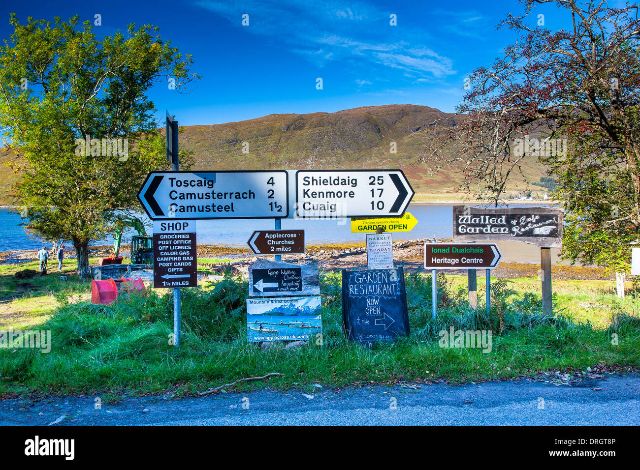 Verkehrszeichen in Applecross Village, Wester Ross, Westküste, Highlands, Schottland, Vereinigtes Königreich Stockfoto