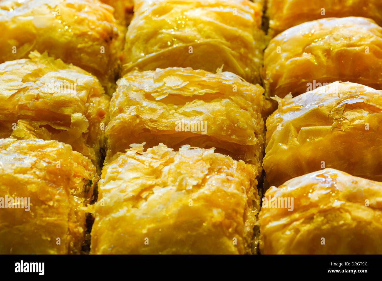 Türkische Baklava mit Antep Fistigi und süßen Sirup Erdnuss Makro Nahaufnahme Stockfoto