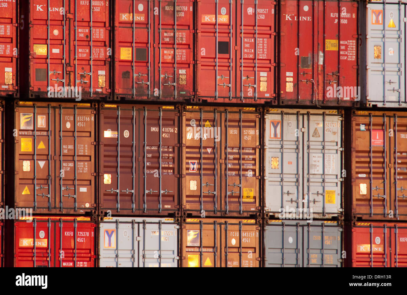 Container im Hafen von Oakland (Fracht). Stockfoto