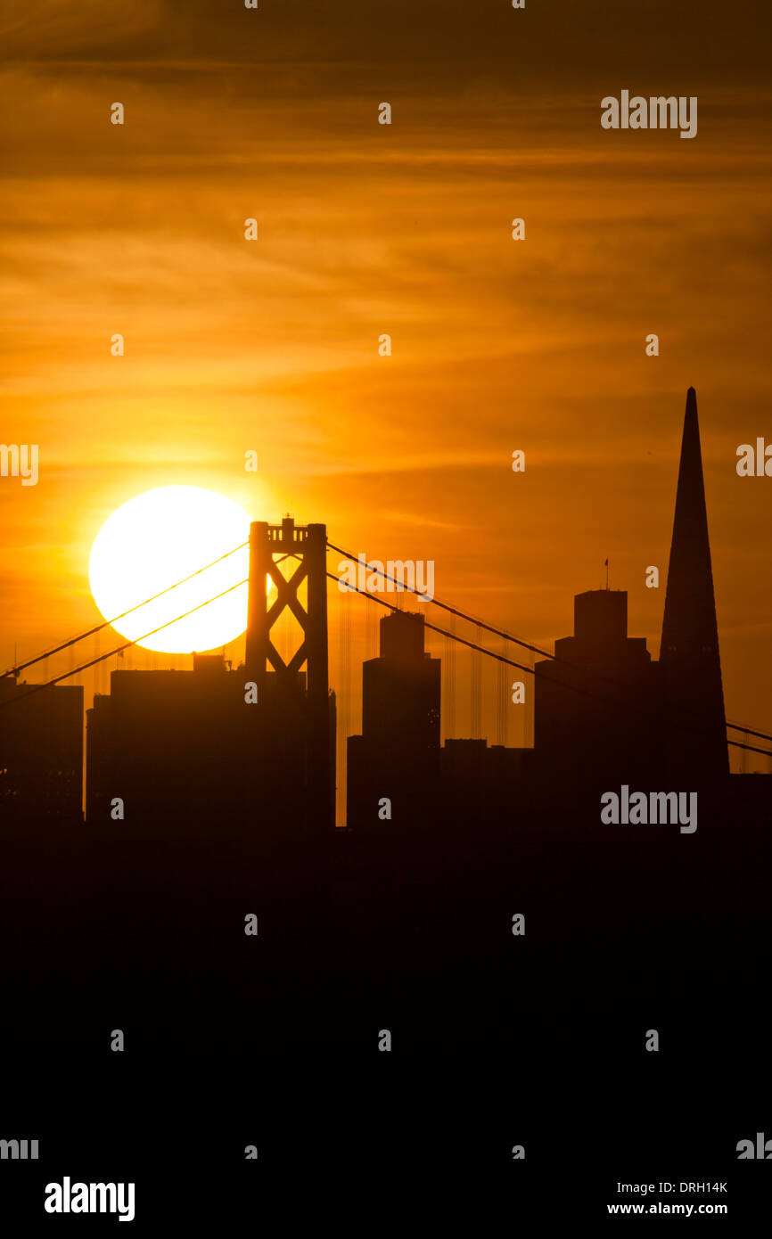 Skyline von San Francisco bei Sonnenuntergang. Stockfoto