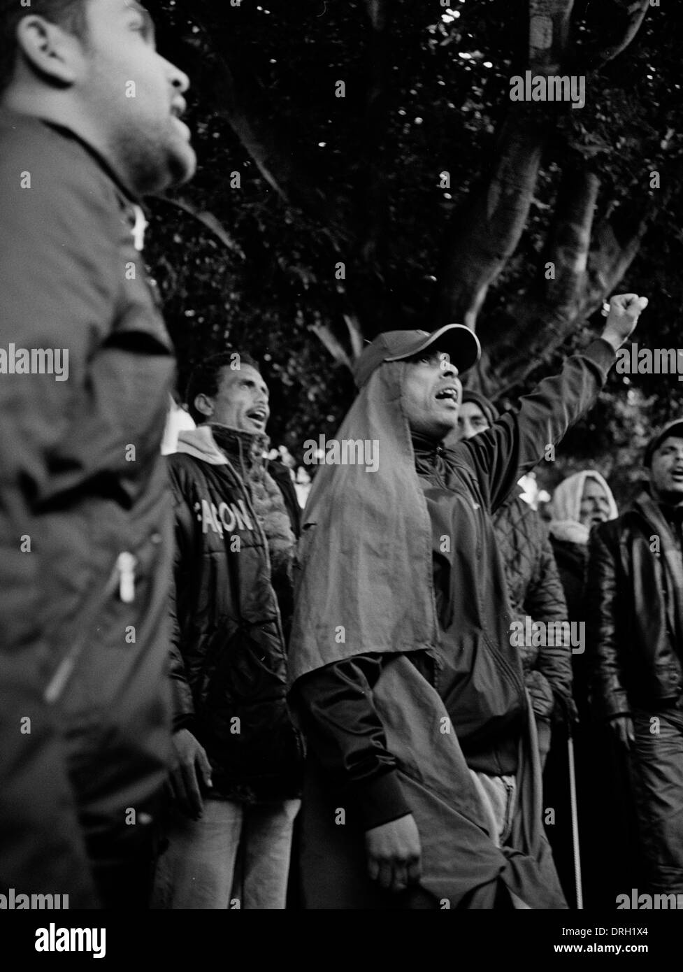 Tunesischen Unruhen vor dem Innenministerium Gebäude in Tunis die Hauptstadt. Militärische Überwachung der Protest und Gewalt Stockfoto