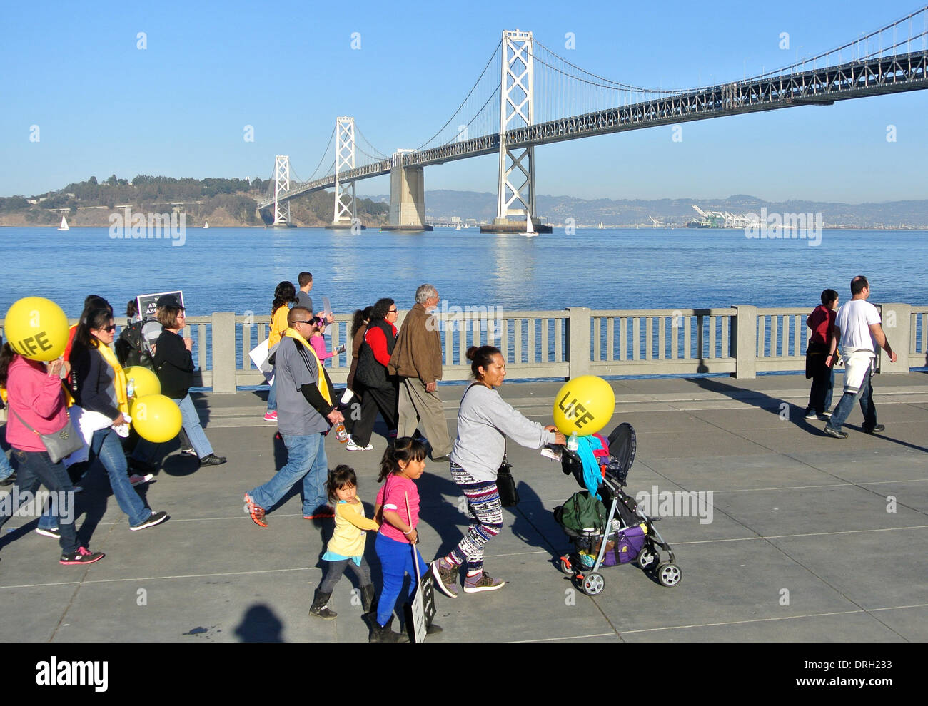 San Francisco, USA. 25. Januar 2014.  Schätzungsweise 20.000 oder mehr pro Leben anti-Abtreibung Aktivisten März in 10 jährliche Westküste zu Fuß für das Leben in San Francisco Credit: Bob Kreisel/Alamy Live News Stockfoto