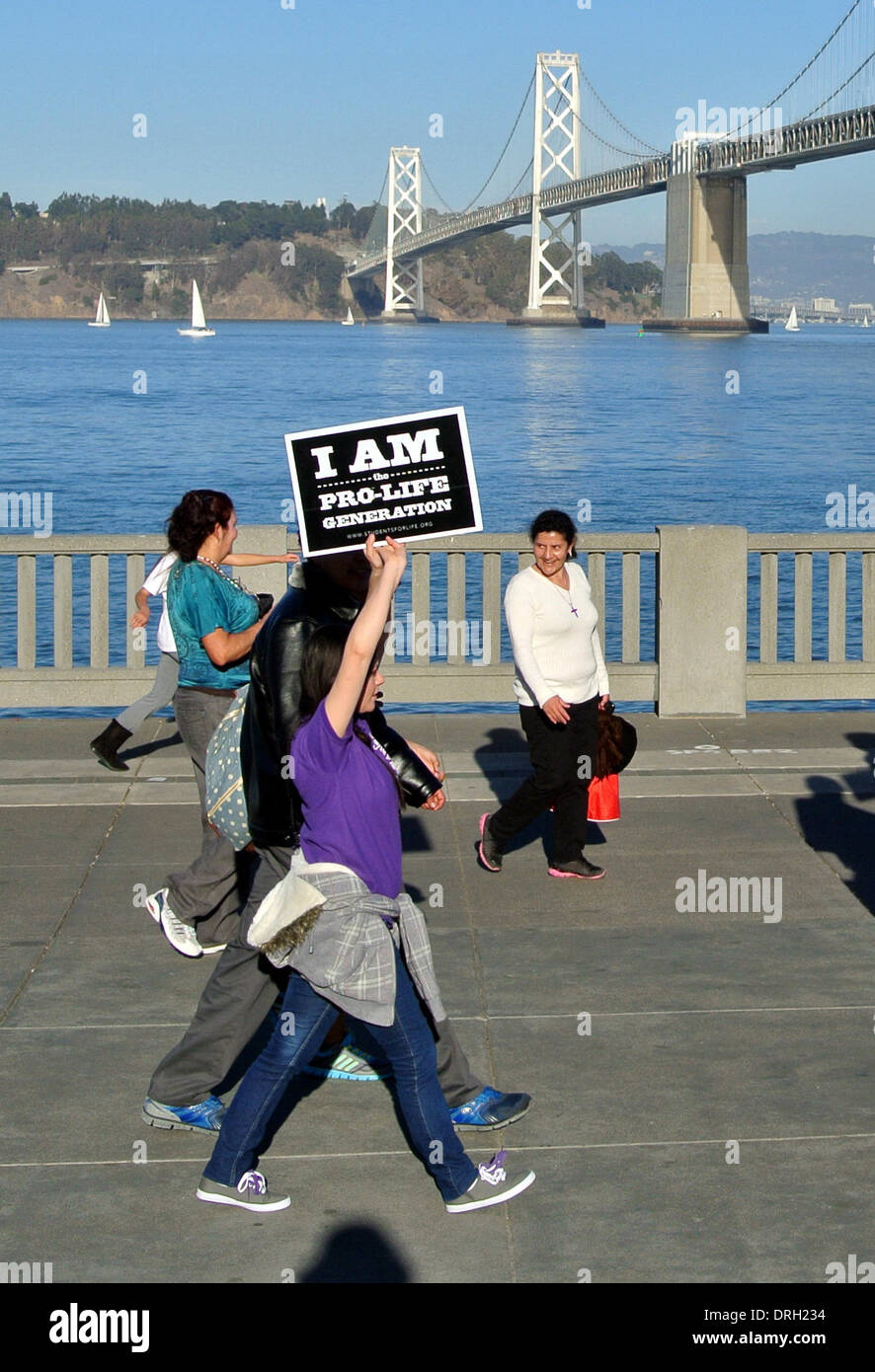 San Francisco, USA. 25. Januar 2014.  Tausende von pro Life hispanischen Frauen marschieren in der 10. jährlichen Westküste Kredit-Marsch für das Leben in San Francisco Saturdayi 25. Januar 2014: Bob Kreisel/Alamy Live News Stockfoto