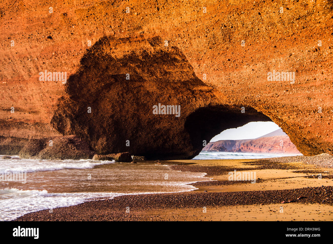 Roten Bögen im Atlantik Küste, Legzira Strand, Sidi Ifni, Marokko, Nord-Afrika Stockfoto