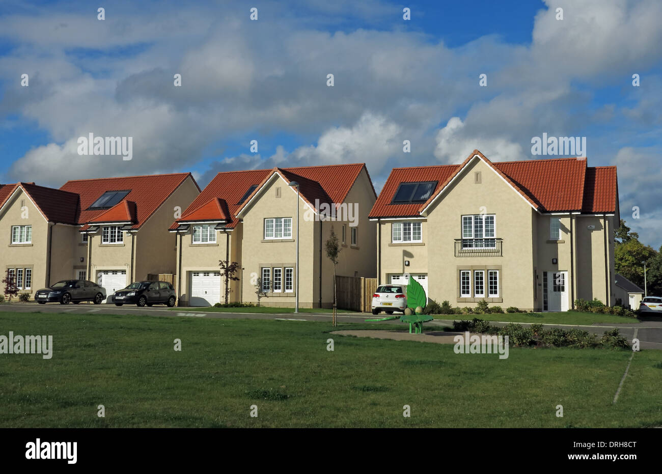 Neu gebaute Häuser, auf einem Anwesen Viscount Dr., Eskbank, nahe Dalkeith, Edinburgh Midlothian, Schottland, UK, EH22 3FX Stockfoto