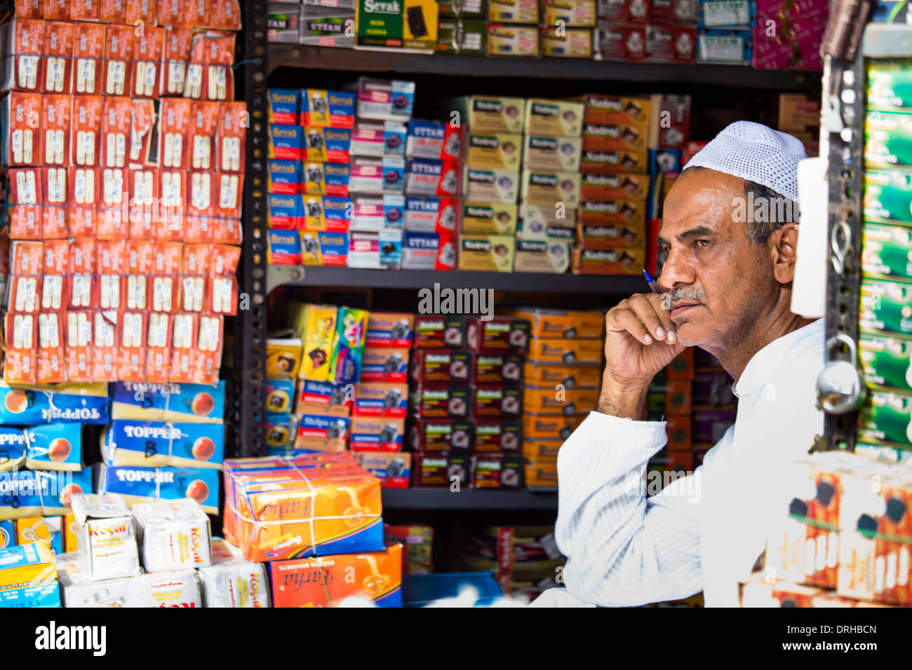 Ladenbesitzer in Alt-Delhi, Indien Stockfoto