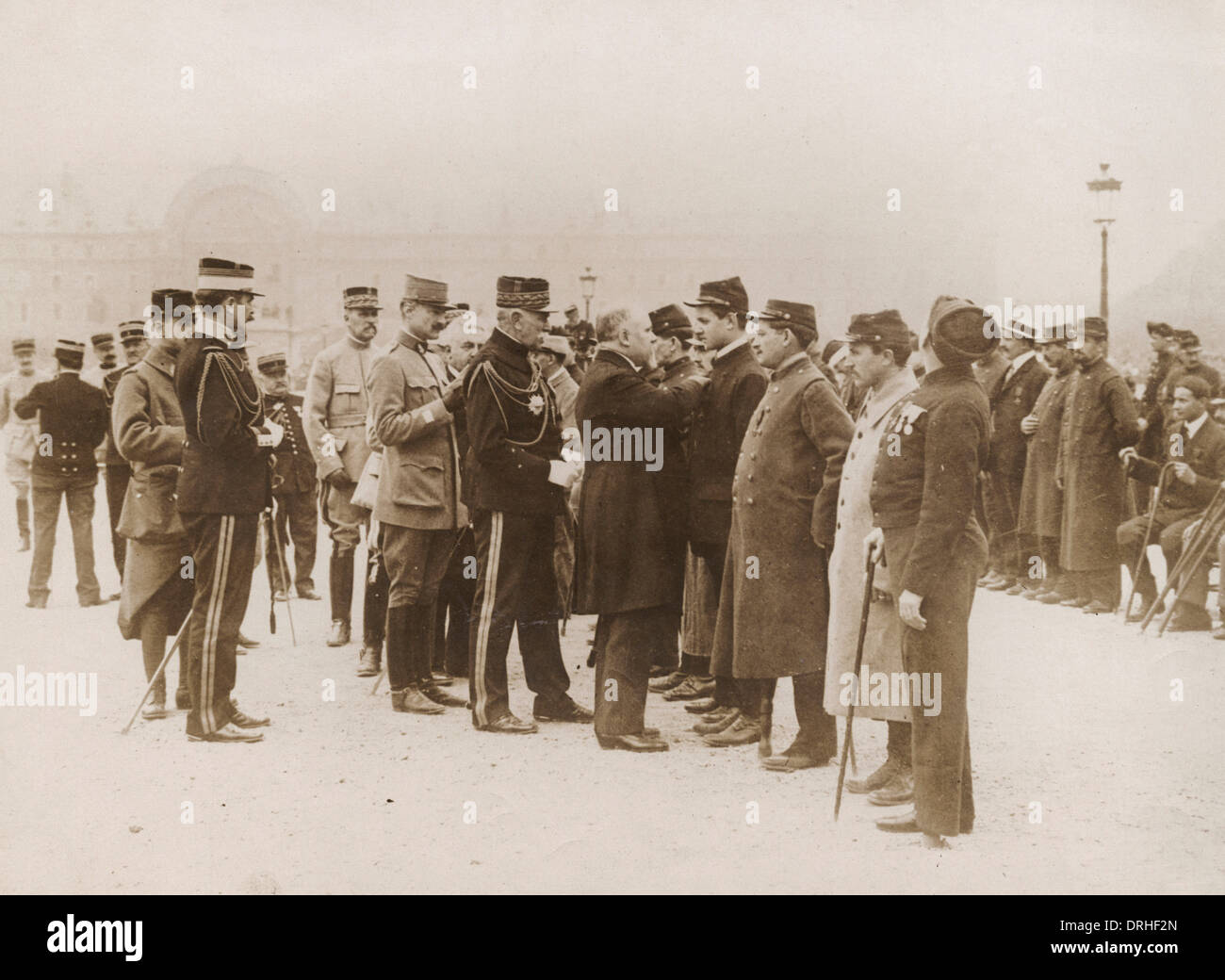 Raymond Poincaré Dekoration verwundete Soldaten Stockfoto