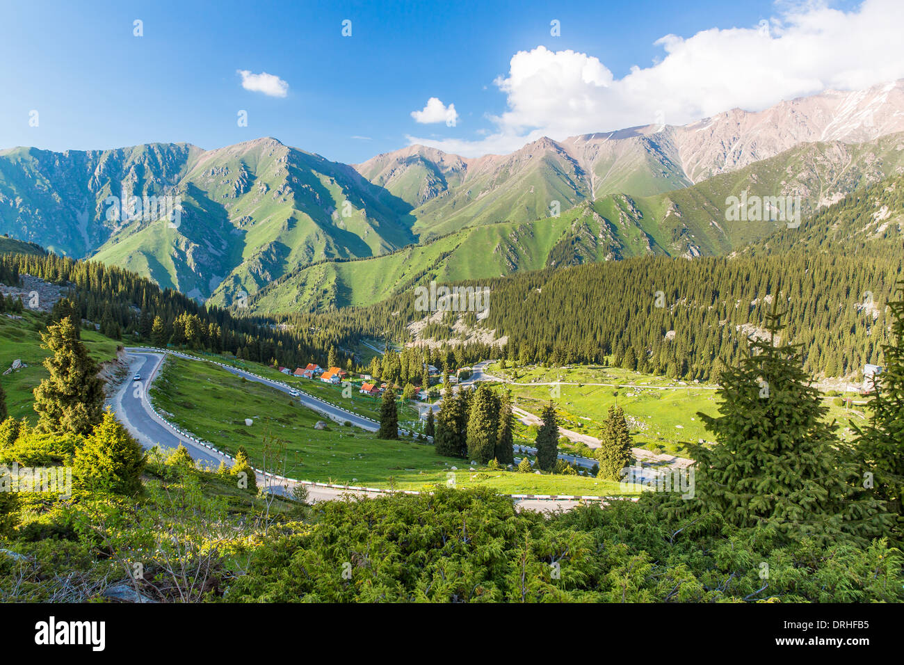 Natur in der Nähe von Big Almaty-See, Tien-Shan-Gebirge in Almaty, Kasachstan, Asien im Sommer Stockfoto