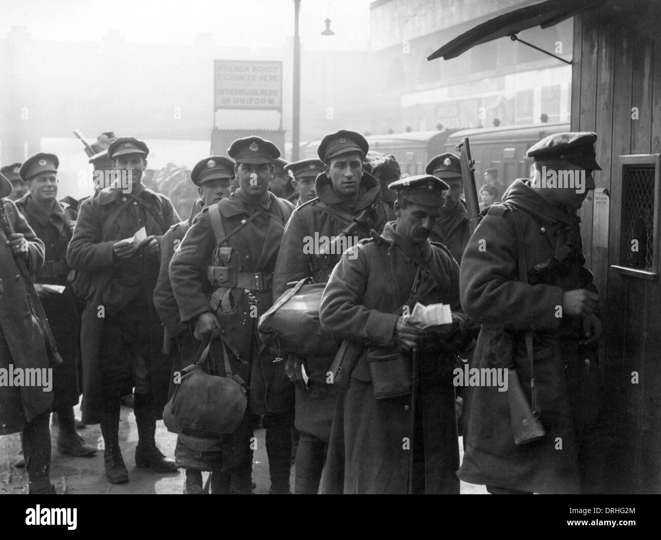 Soldaten im Urlaub ihre Geldwechseln, WW1 Stockfoto