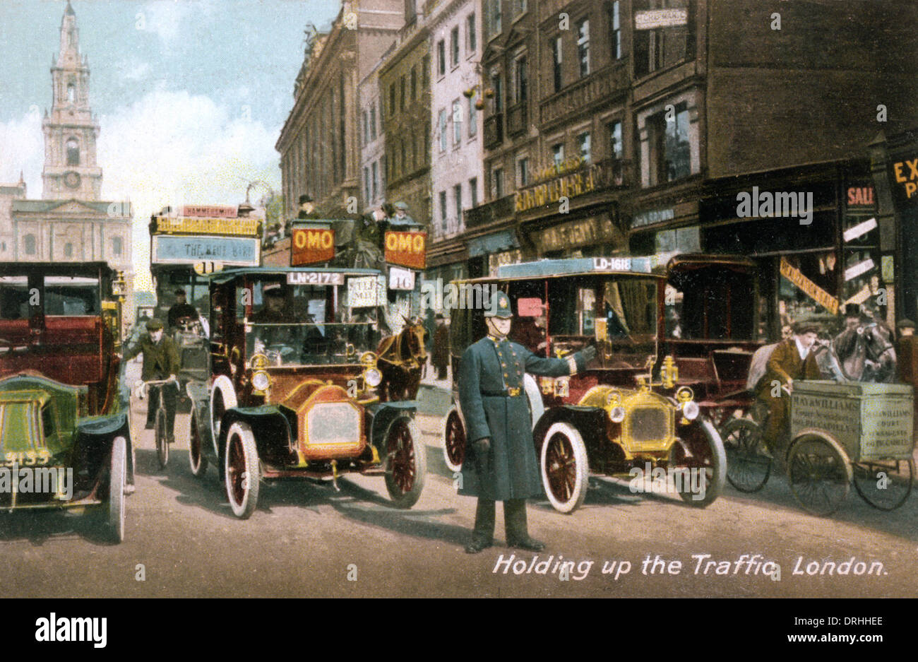 Ein Verkehrspolizist hält den Verkehr in London Stockfoto