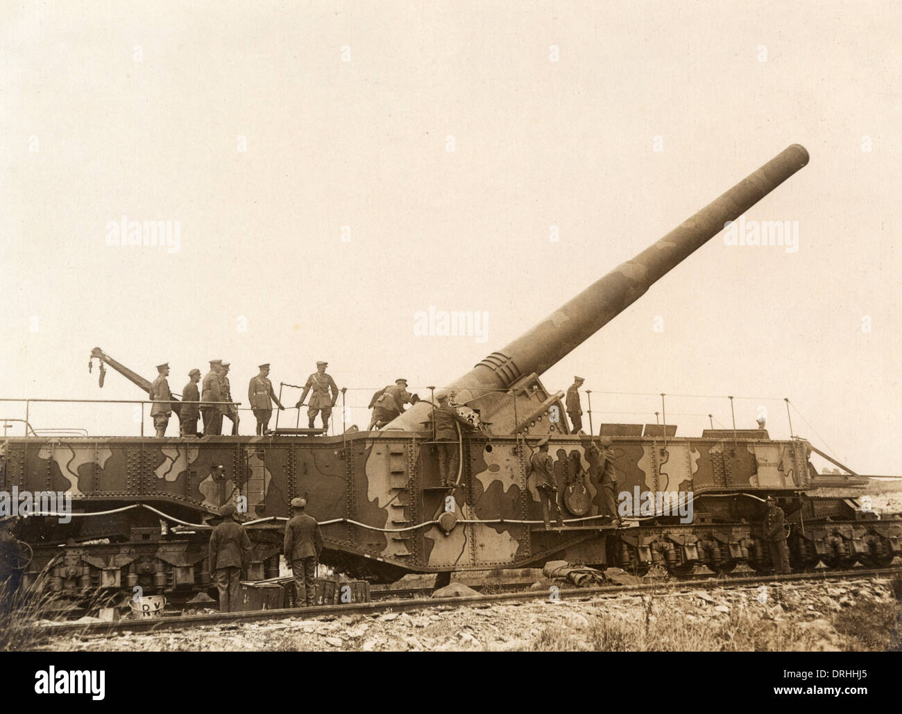 Großen britischen Gewehr von George V und Offiziere, WW1 inspiziert Stockfoto