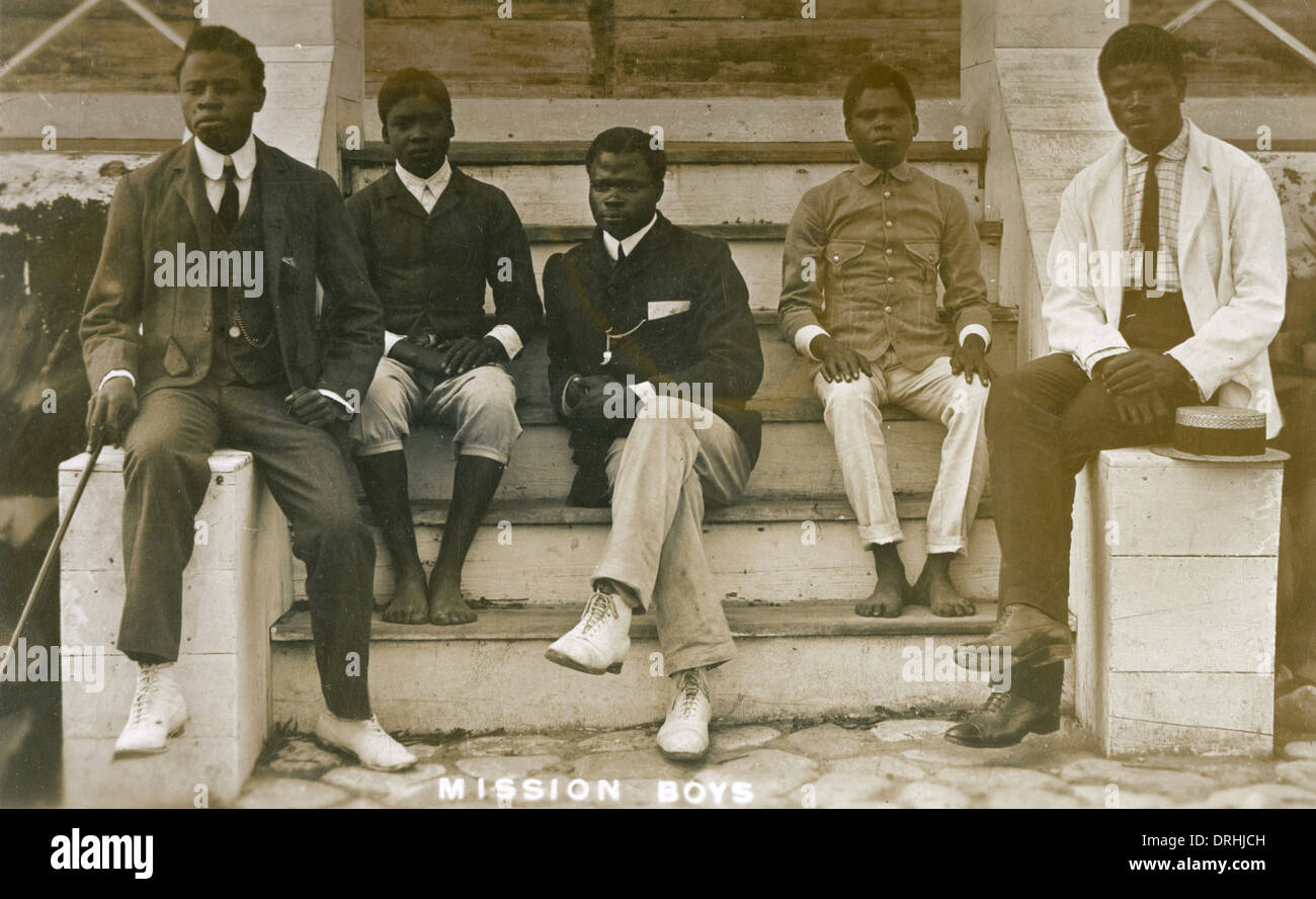 Fünf Jungs in eine christliche Mission, Afrika Stockfoto