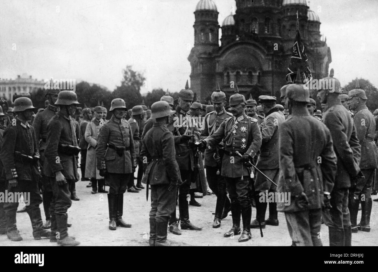 Kaiser Wilhelm II präsentiert Medaillen, Warschau, WW1 Stockfoto