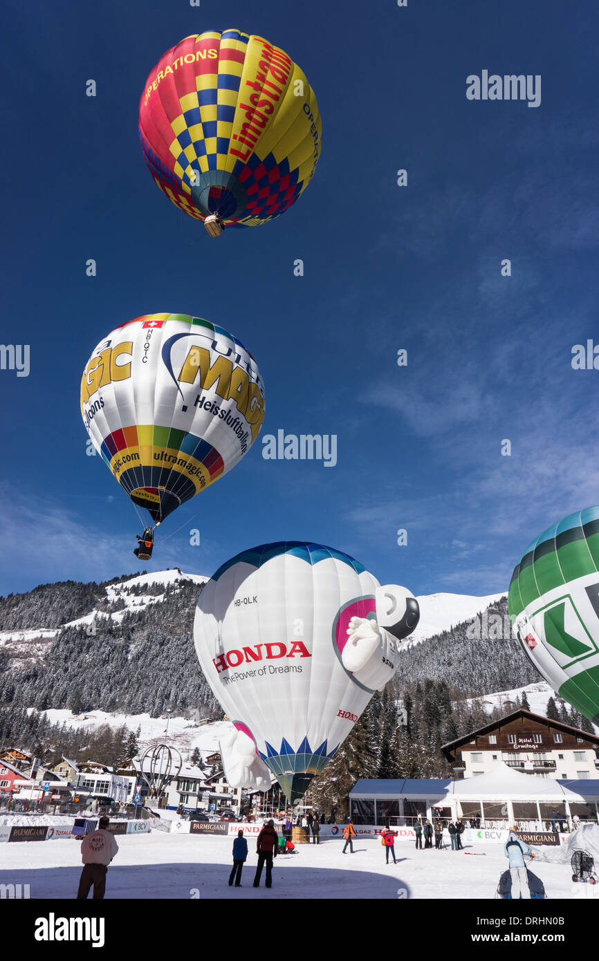 Heißluftballons anheben. Chateau d ' Oex, Schweiz. Stockfoto