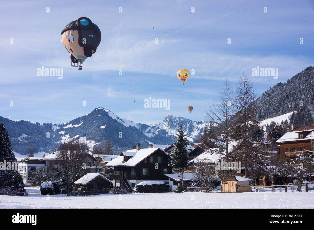 Sonderform Ballons fliegen über Chateau d ' Oex, Schweiz. Stockfoto