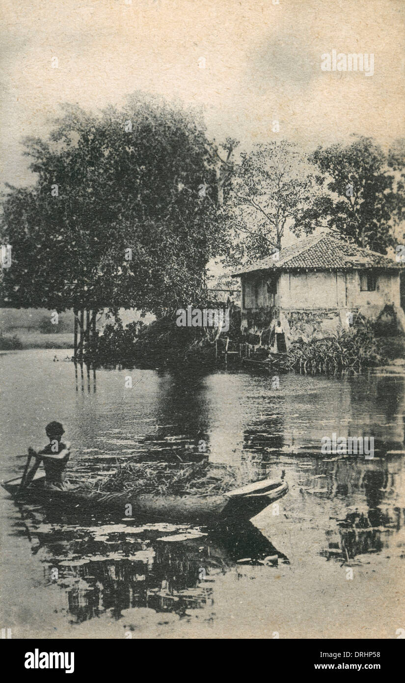 Sri Lanka - Dorfbewohner in seinem Einbaum Stockfoto