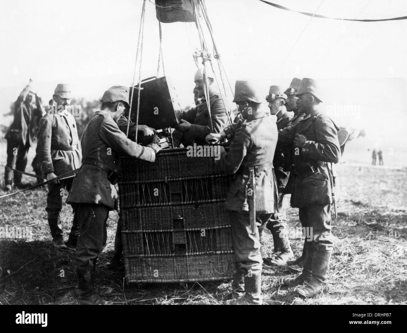 Vorbereitung für den Aufstieg im Ballon, Westfront, WW1 Stockfoto
