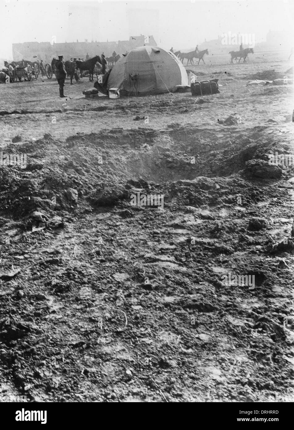 Der Quartiermeister Zelt mit Schale Loch im Vordergrund, WW1 Stockfoto