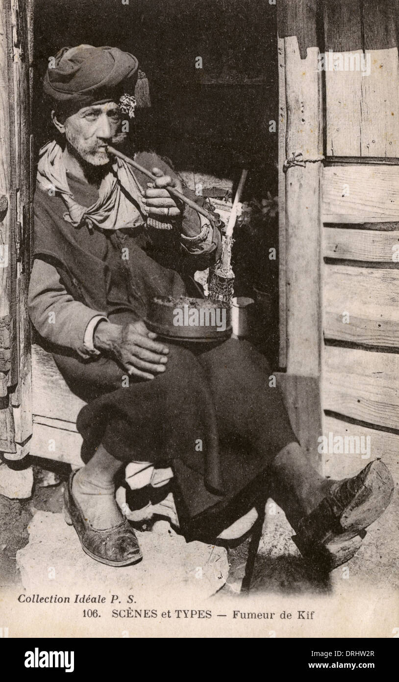 Kief (Haschisch / Maruijana / Cannabis) Raucher - Algerien Stockfoto