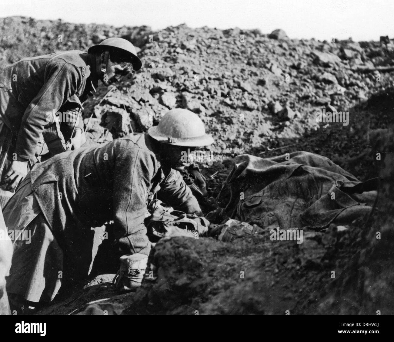 Britische Soldaten in einem Graben, Westfront, WW1 Stockfoto