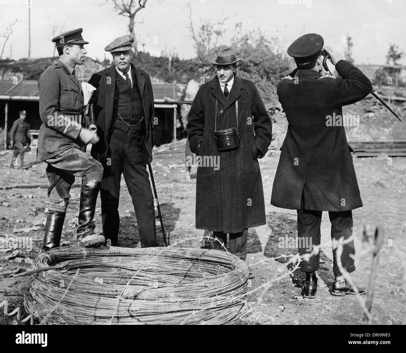 Herr Balfour auf Besuch erfassten Dorf, Westfront, WW1 Stockfoto