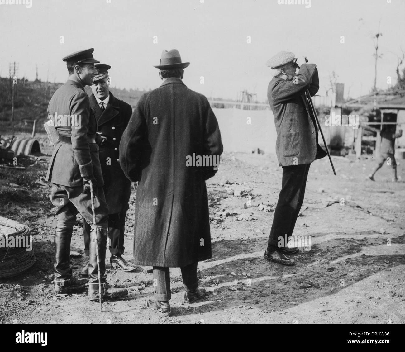 Herr Balfour beobachten Flugzeug im Flug, Westfront, WW1 Stockfoto