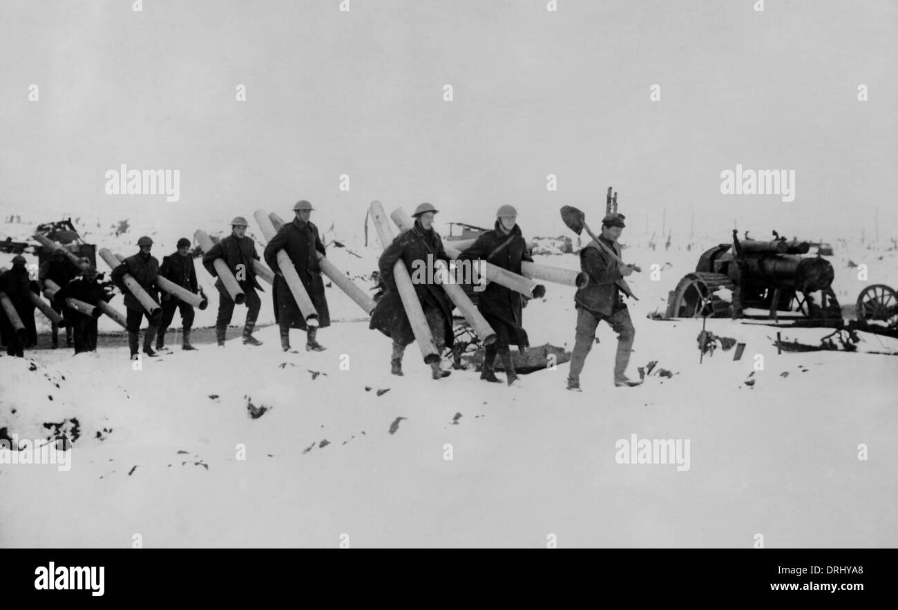 Britische Arbeitsgruppe im Schnee, Westfront, WW1 Stockfoto