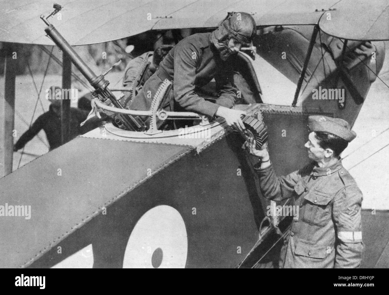 Beobachter mit Munition für Lewis-Maschinengewehr, WW1 Stockfoto