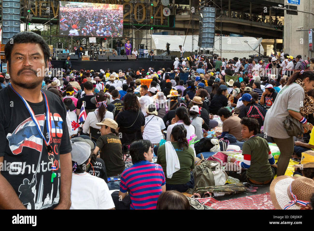 Video-Screen und Menge an politische Demonstration, Bangkok, Thailand Stockfoto