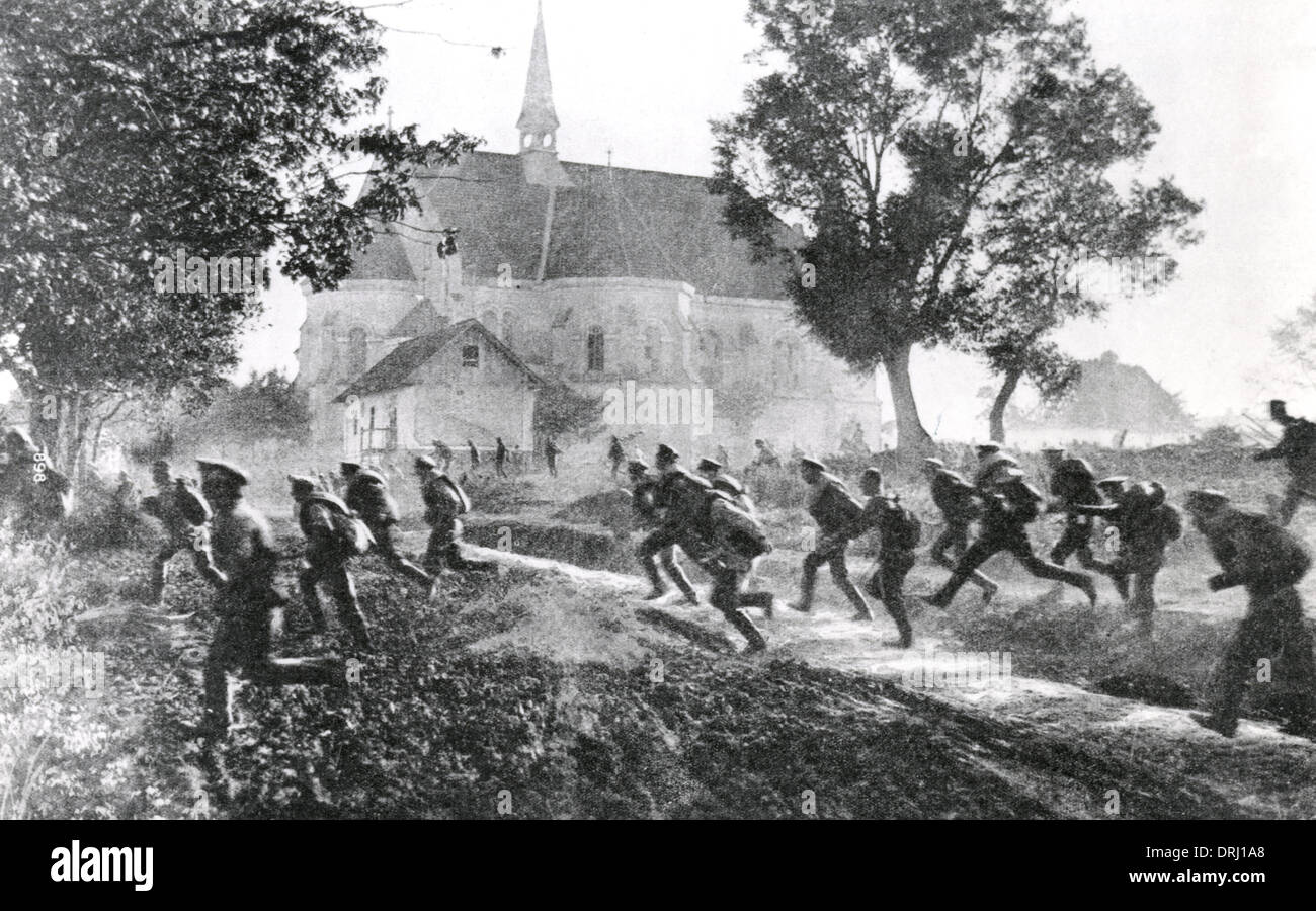 Russische Truppen vom deutschen Angriff, WW1 Stockfoto