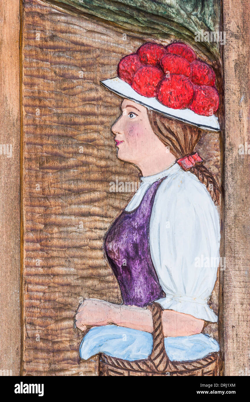 Holzschnitzerei zeigt eine junge unverheiratete Frau aus der Schwarzwald-Region trägt die roten Bollenhut-Kopfbedeckungen Stockfoto