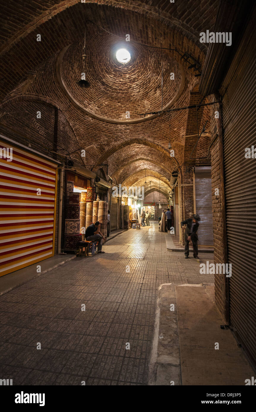 Bazar in den frühen Morgenstunden in Urmia, Iran Stockfoto