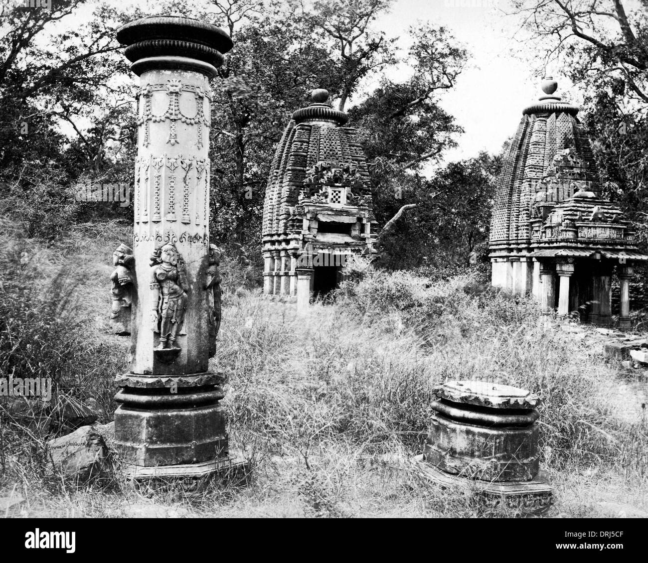 Stein-Säulen am Baroli, Rajasthan, Indien Stockfoto