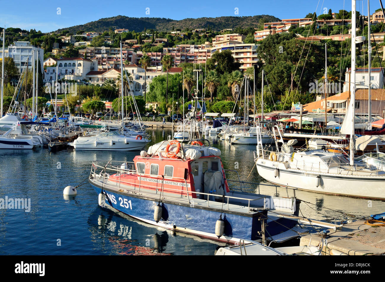 LE LAVANDOU, Frankreich - 14. September 2013: Rettungsschwimmer-Boot im Hafen von Le Lavandou Cote Azur, Frankreich Stockfoto