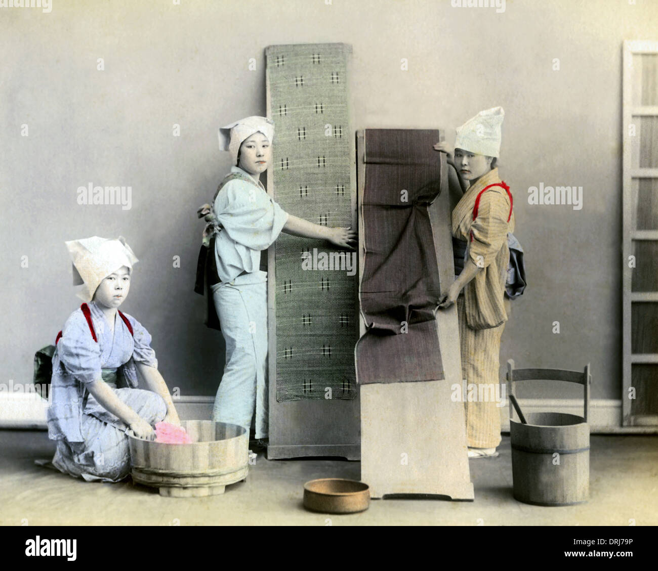 Frauen, die Wäsche waschen, Japan Stockfoto