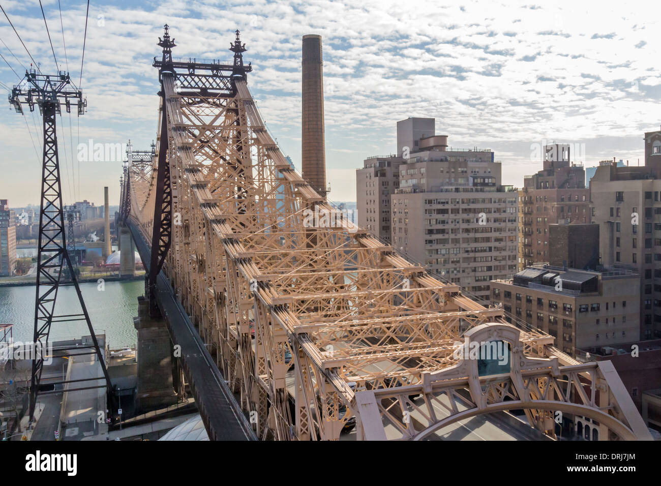 Ein Blick auf die 59th Street Bridge verbindet Roosevelt Island nach Manhattan, New York City. Stockfoto