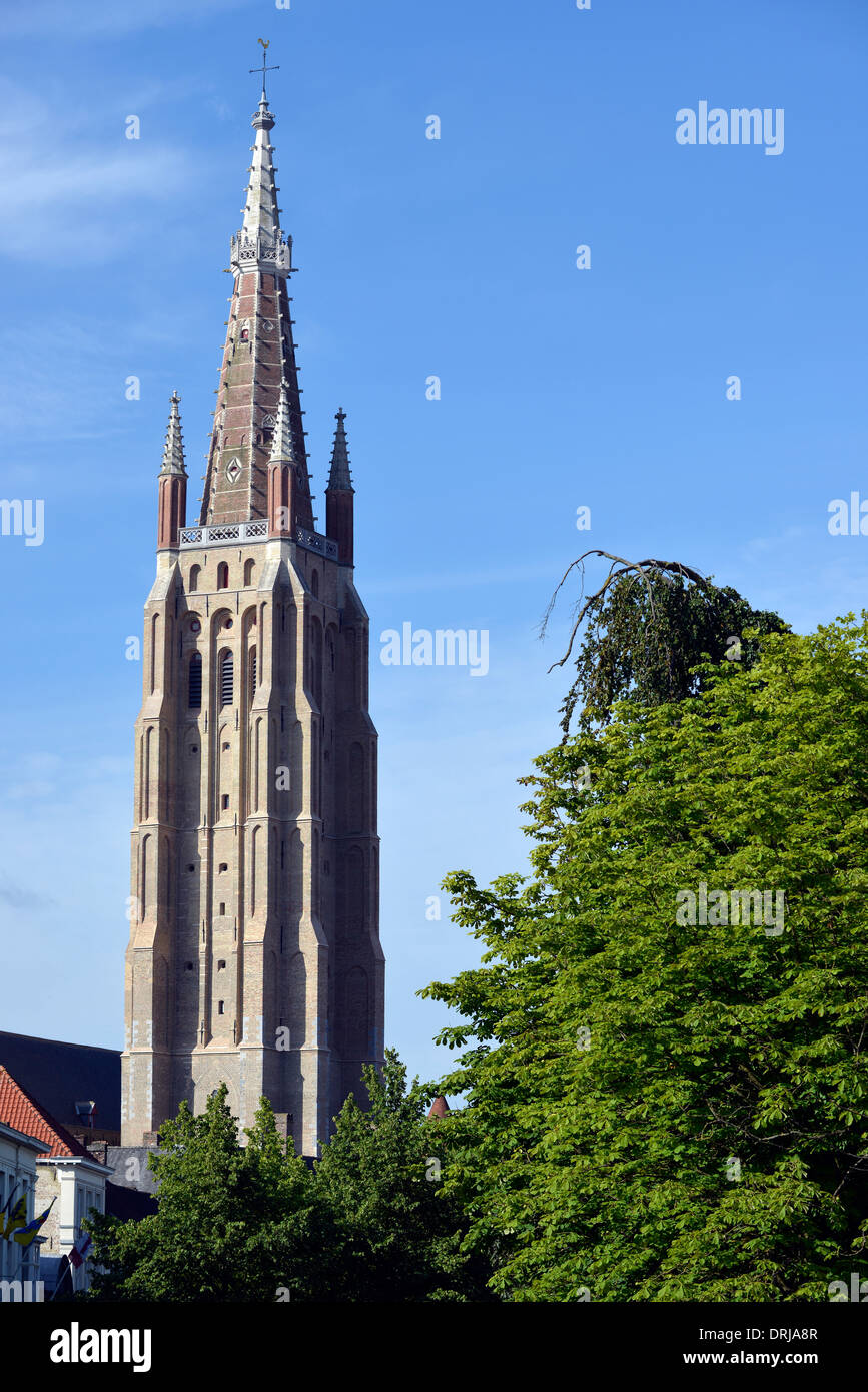 Turm der Liebe Church of Our Lady (Onze-Lieve-Vrouwekerk), UNESCO-Weltkulturerbe Brügge, Flandern, Belgien Stockfoto