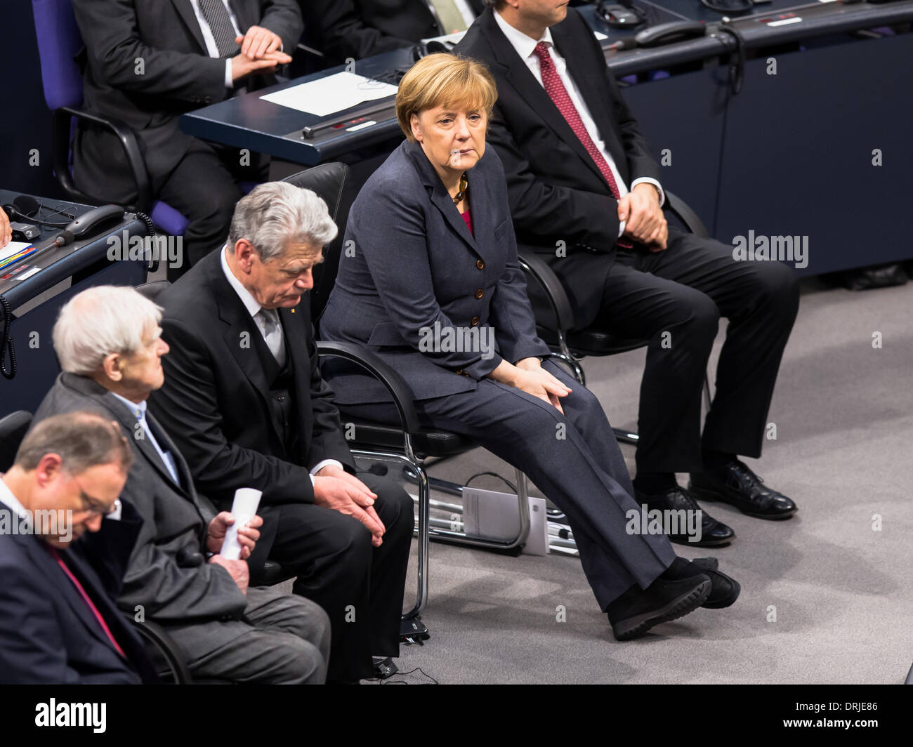 Berlin, Deutschland. 27. Januar 2014. Zeremonie im Deutschen Bundestag in Gedenken an die Opfer des Nationalsozialismus. / Bild: Präsident Joachin Gauck des deutschen Autors Daniil Granin, Präsident des Bundestages Prof. Dr. Norbert Lammert, in Berlin, Deutschland, am 27. Januar 2014. Bildnachweis: Reynaldo Paganelli/NurPhoto/ZUMAPRESS.com/Alamy Live-Nachrichten Stockfoto