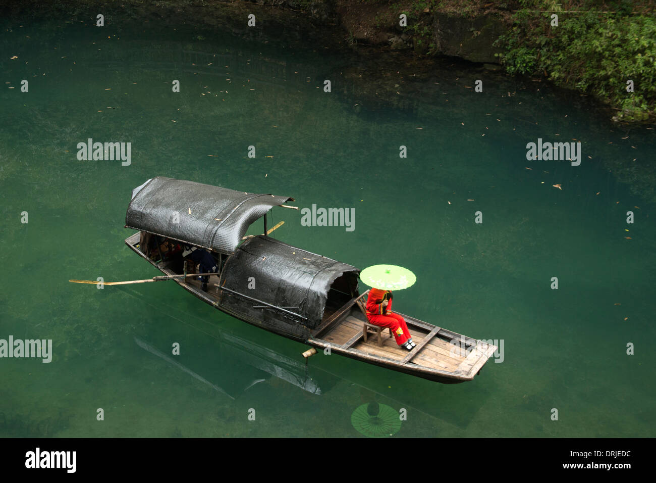 Angelboot Fischerboot Auf Dem Daning Fluss In Geringerem Drei Schluchten China Stockfotografie Alamy