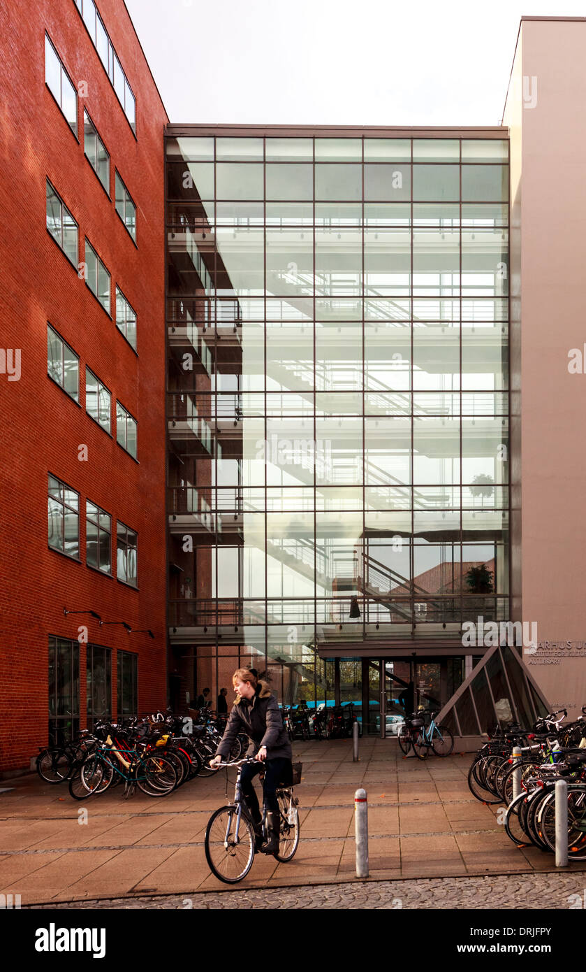 Aarhus oder Aarhus Universität in Dänemark mit Radfahrer Stockfoto