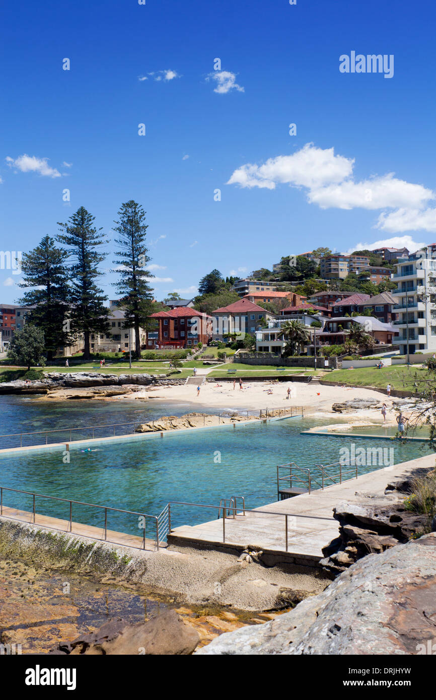 Fairlight Beach mit Rock Pool Schwimmbad im Vordergrund Manly North Harbour Sydney New South Wales NSW Australia Stockfoto