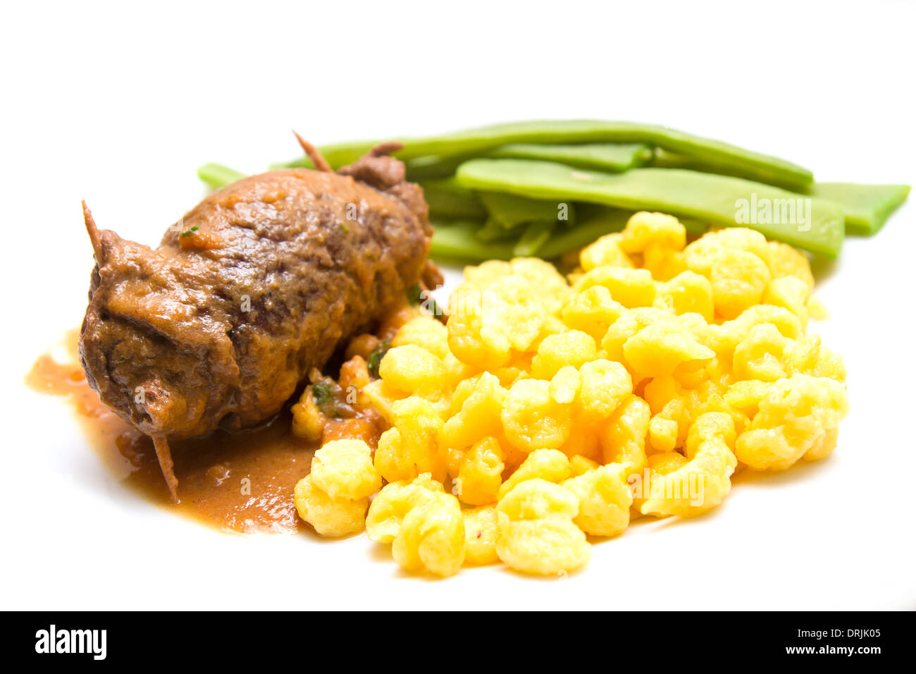 Rouladen mit Nudeln und Bohnen Stockfoto