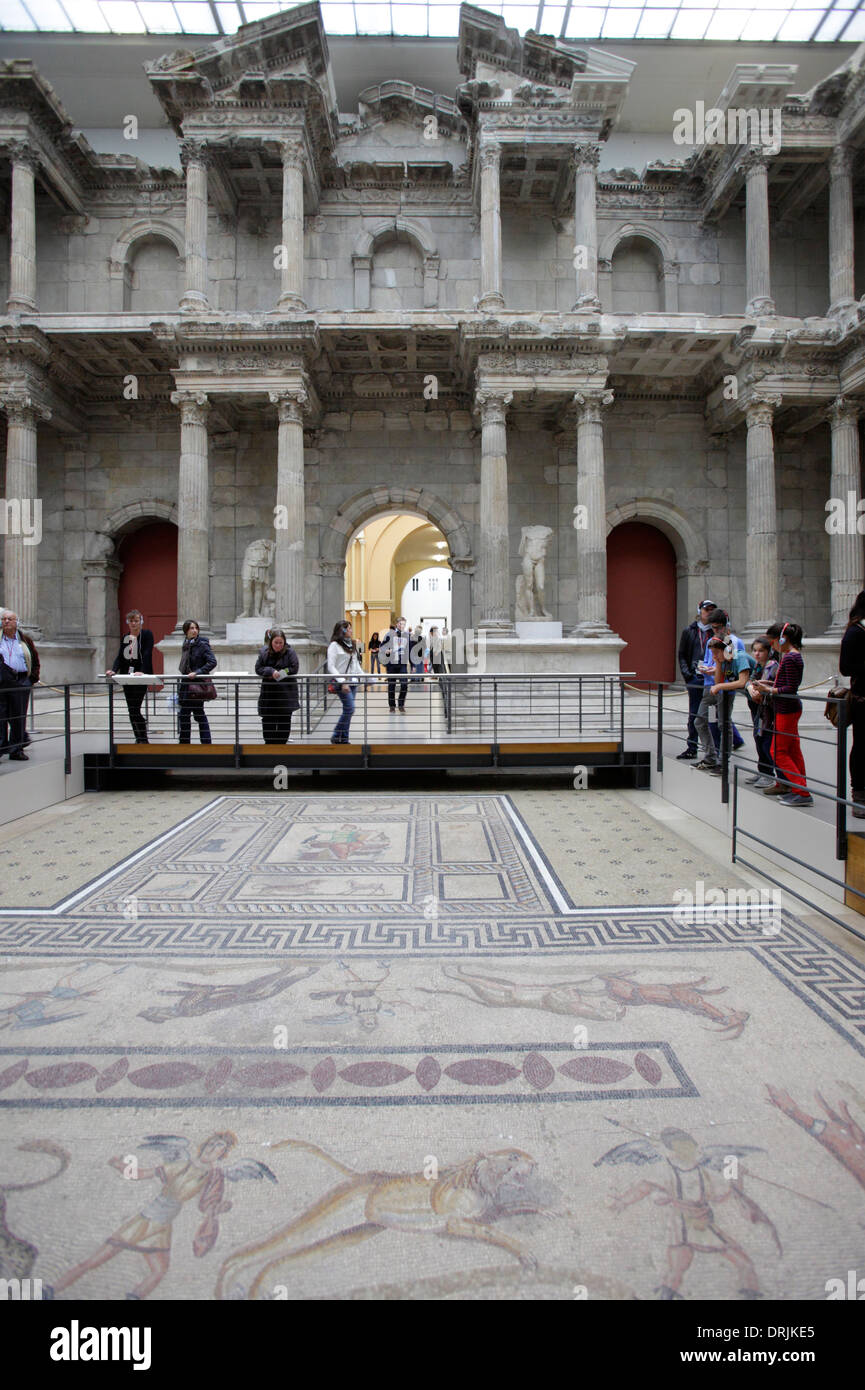 Markttor von Milet im Pergamon Museum, Berlin, Deutschland Stockfoto