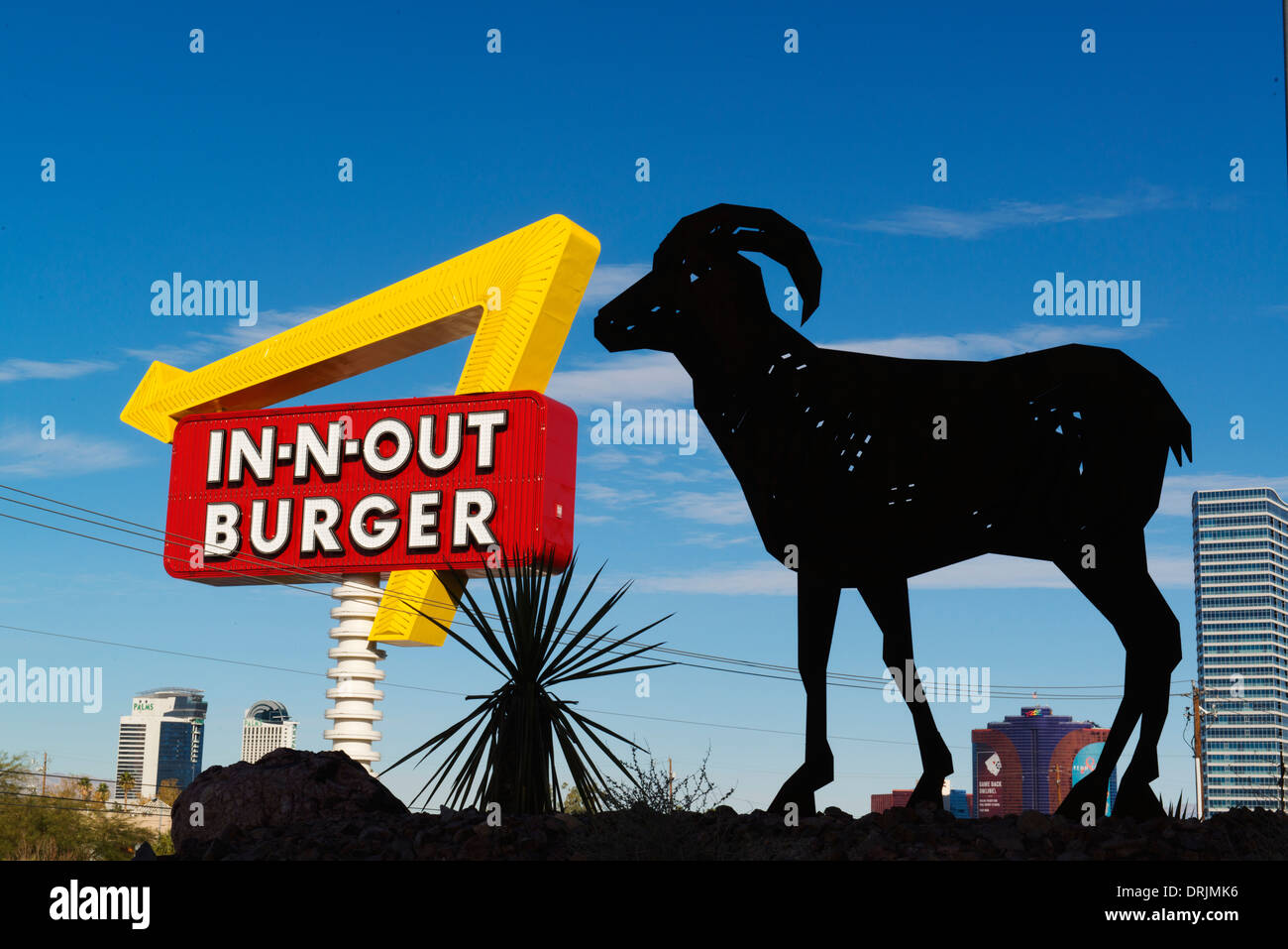 Zeichen für Fast-Food-Burger-Restaurant und Kunst im öffentlichen Raum. Stockfoto