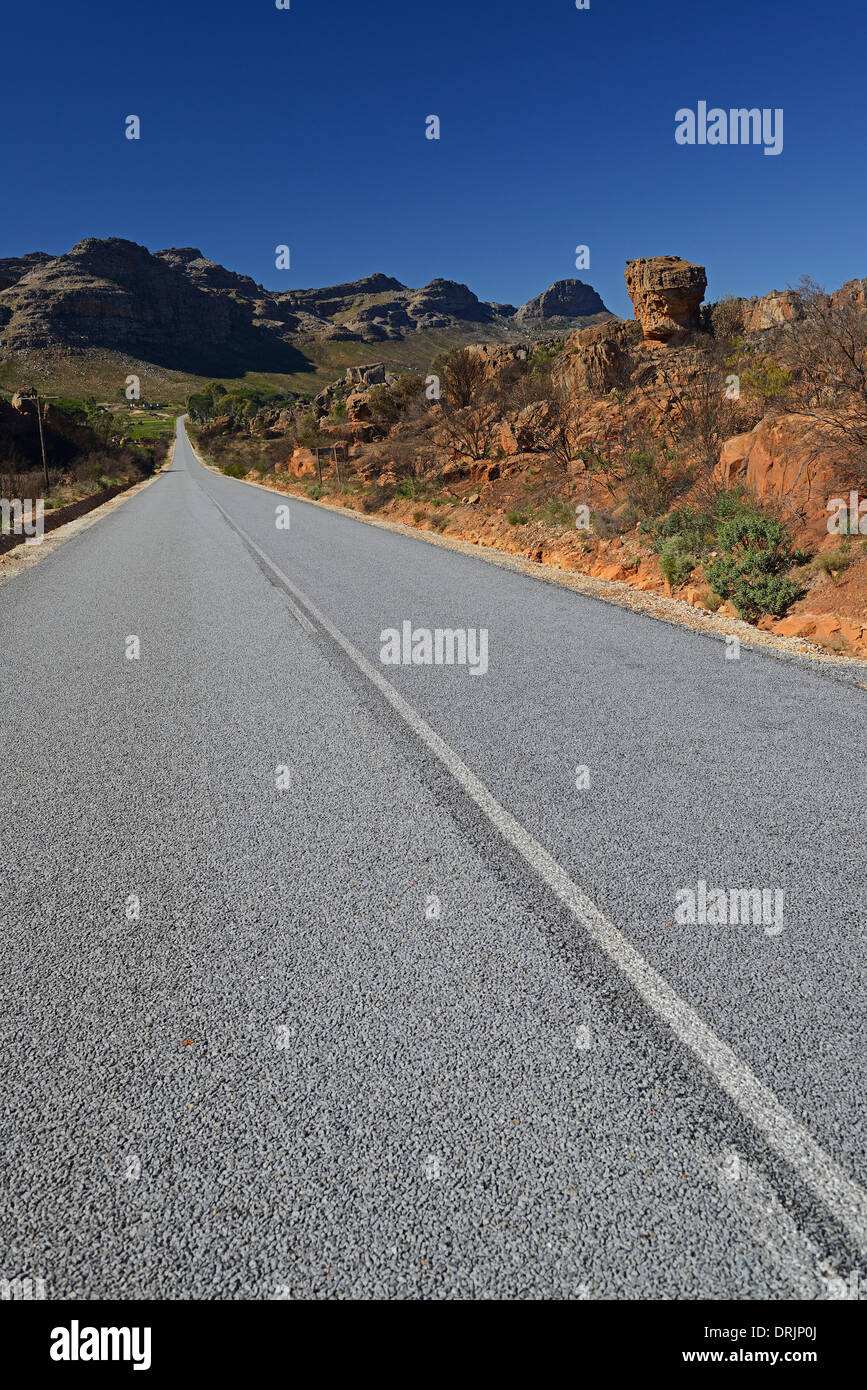 Straße für den Berg Ceder Wildnisgebiet Clanwilliam, Westkap, Westkap, Südafrika, Afrika, Straße Durch sterben Stockfoto