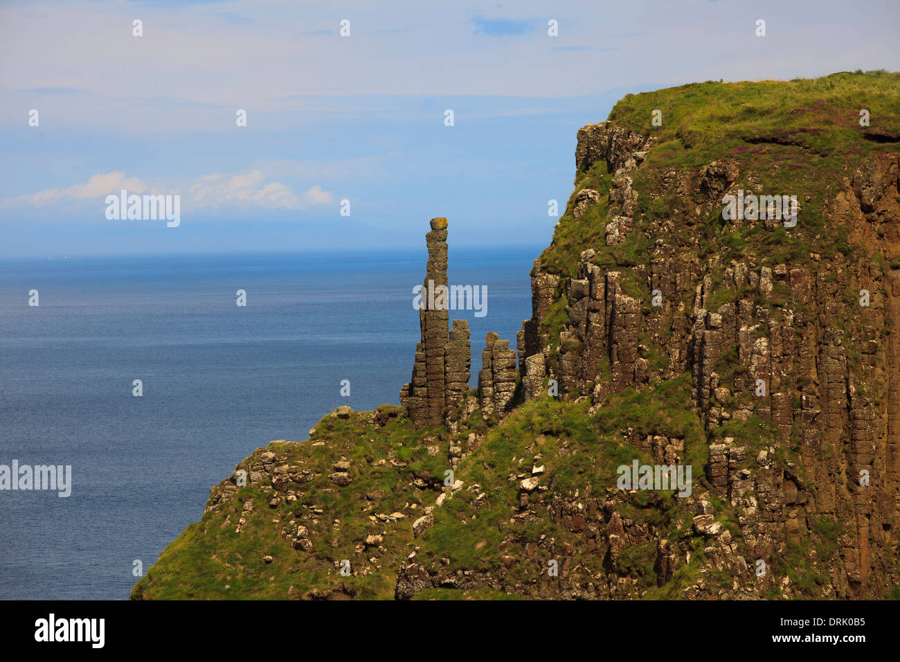 Die Schornsteine in der Giant's Causeway an der Nordküste von County Antrim, Nordirland, Vereinigtes Königreich Stockfoto