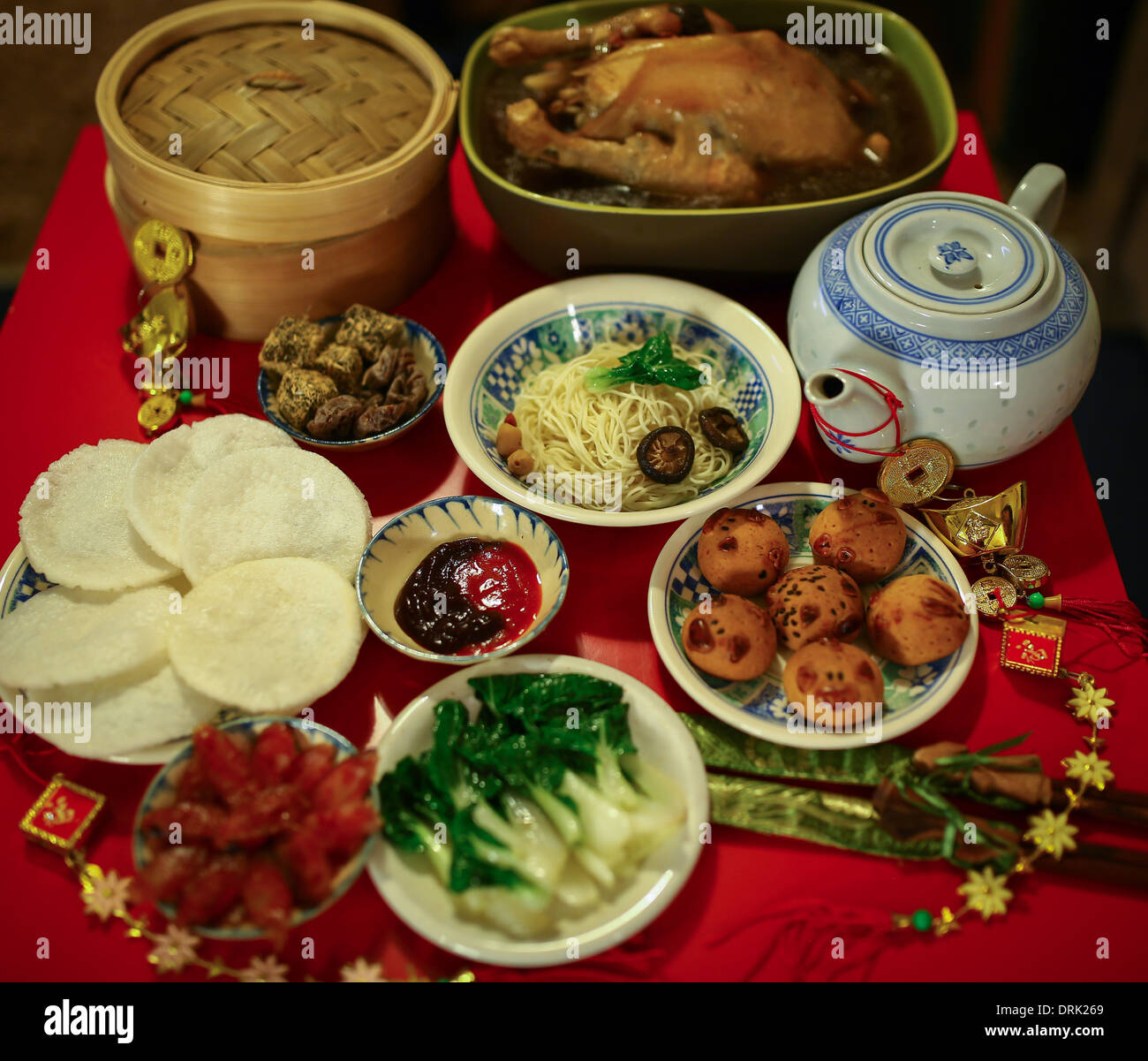 Chinesisch oder Lunar New Year Speisen mit verschiedenen Arten Stockfoto